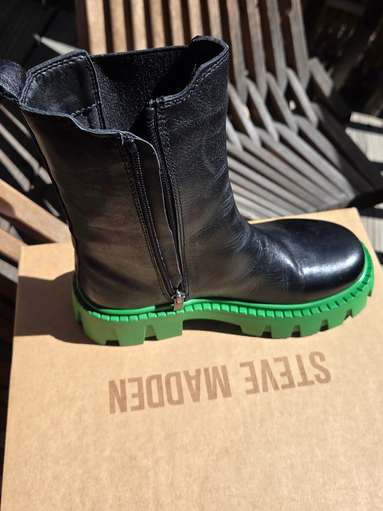 Steve Madden Charges Black Boots. Us7 (37). New W Box. — image 3 of 6